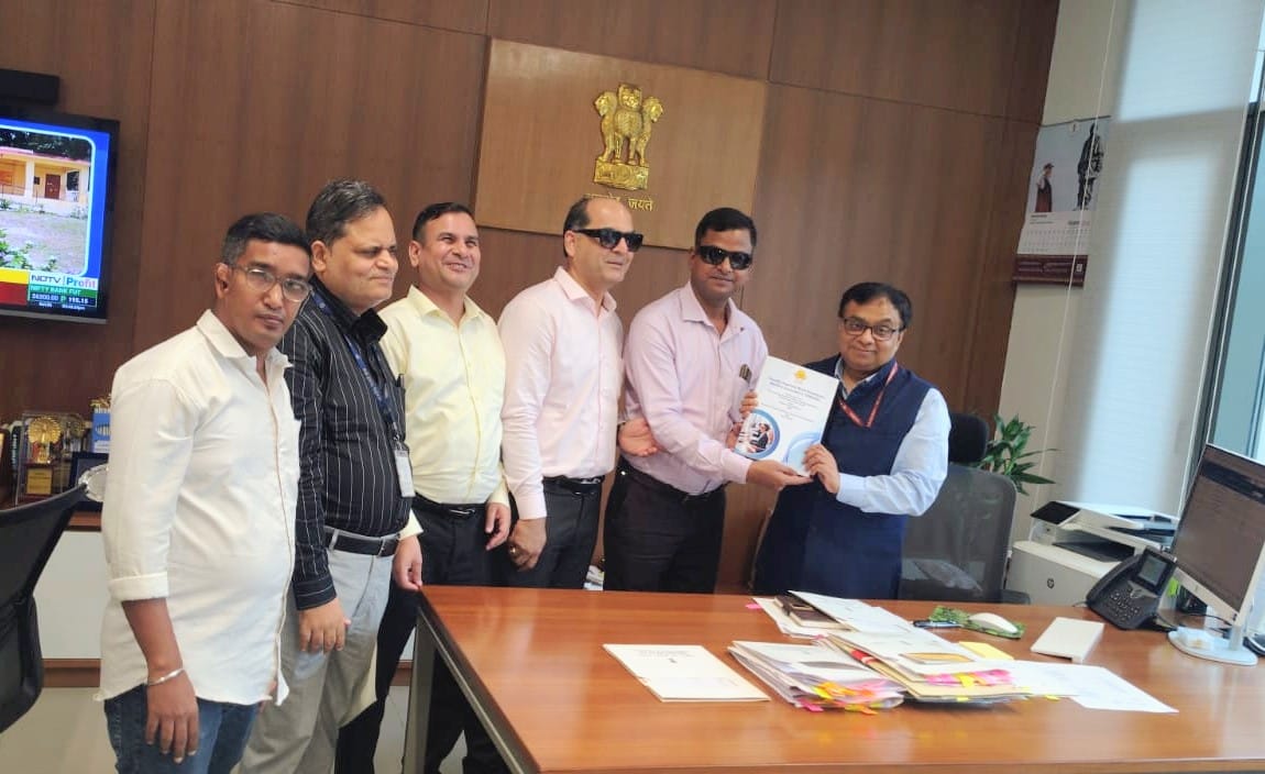 Mr. Himanshu Sahu, General Secretary, Visually Impaired Bank Employees Welfare Association (VIBEWA), along with the delegation, handing over the survey report to the Additional Secretary, Department of Personnel and Training (DOPT)
